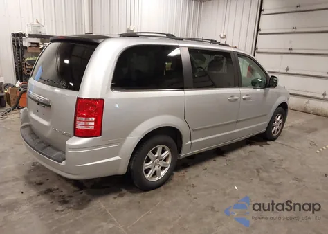 2010 Chrysler Town & Country Touring from USA, damaged, VIN 2A4RR5D13AR271245